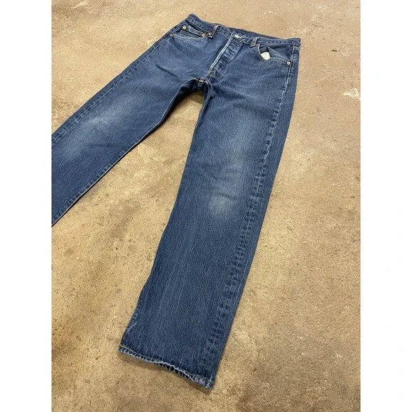 Levis 501 Jeans Mens 35x31 Medium Wash Blue Straight Leg Button Fly Distressed - Picture 3 of 16